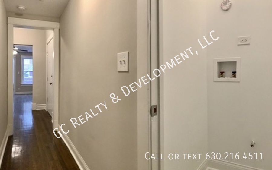 ***3 BDRM - 1 BTH / W&D HOOKUP IN UNIT / SS APPL / SMALL PETS WELCOMED / PARKING SPACE INCL*** property image