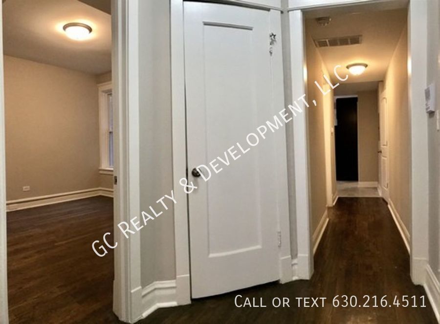 ***3 BDRM - 1 BTH / W&D HOOKUP IN UNIT / SS APPL / SMALL PETS WELCOMED / PARKING SPACE INCL*** property image