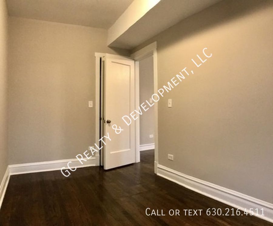 ***3 BDRM - 1 BTH / W&D HOOKUP IN UNIT / SS APPL / SMALL PETS WELCOMED / PARKING SPACE INCL*** property image