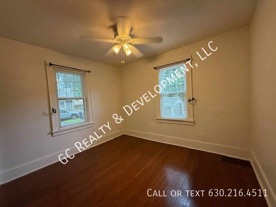 *** 2 BDRM / PET FRIENDLY / ATTIC STORAGE / BASEMENT / TONS OF PARKING *** property image