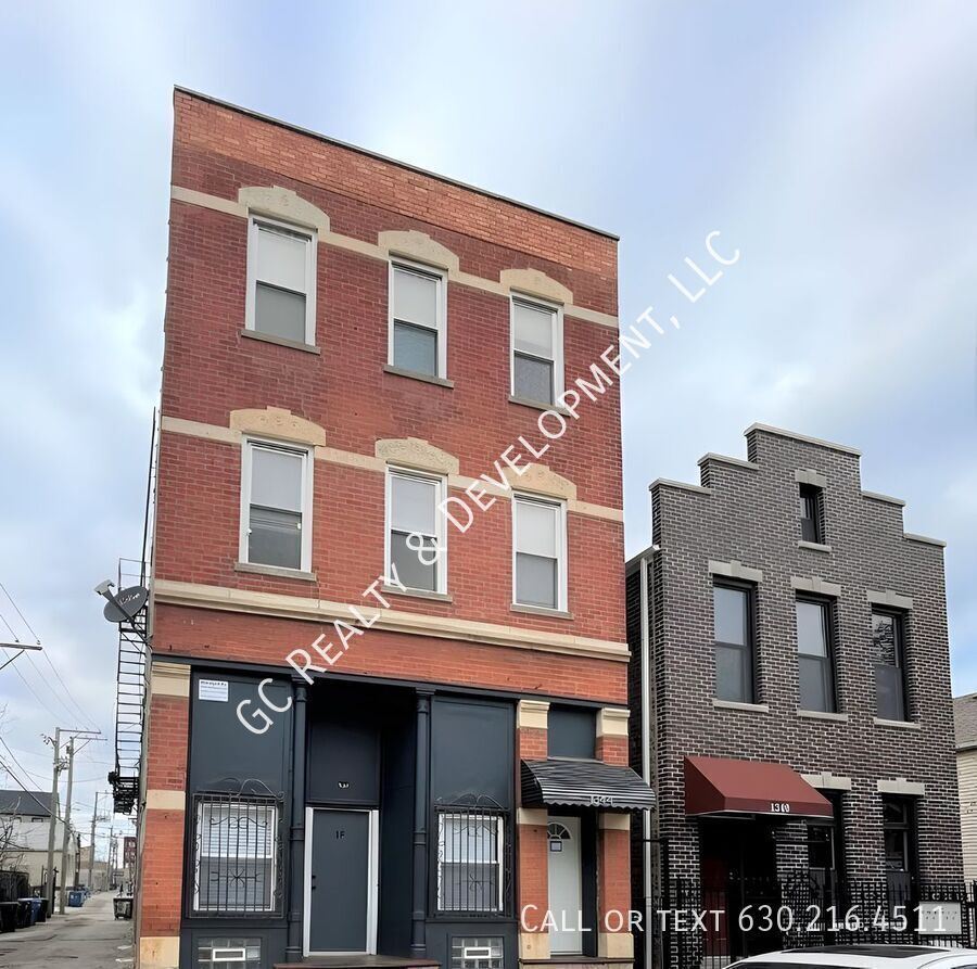 *** 1 MONTH FREE / 2 BDRM / IN UNIT LAUNDRY / SS APPL / CENTRAL AC / PET FRIENDLY / WALK TO TRAIN *** property image