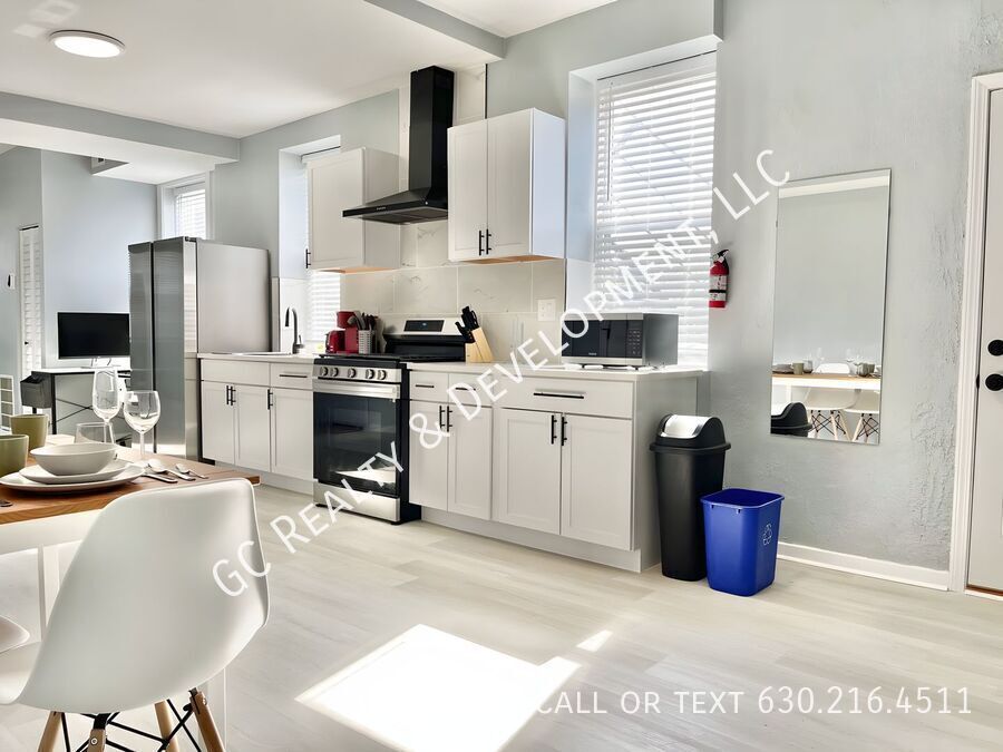 *** 1 MONTH FREE / 2 BDRM / IN UNIT LAUNDRY / SS APPL / CENTRAL AC / PET FRIENDLY / WALK TO TRAIN *** property image