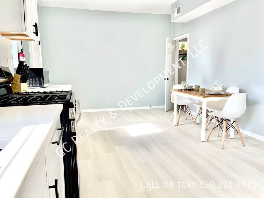 *** 1 MONTH FREE / 2 BDRM / IN UNIT LAUNDRY / SS APPL / CENTRAL AC / PET FRIENDLY / WALK TO TRAIN *** property image