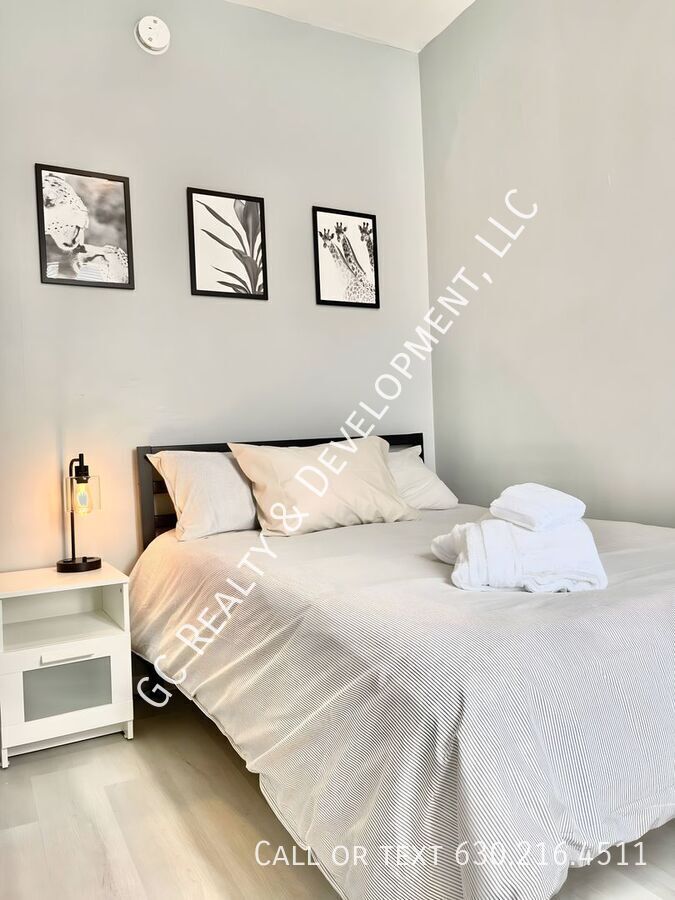 *** 1 MONTH FREE / 2 BDRM / IN UNIT LAUNDRY / SS APPL / CENTRAL AC / PET FRIENDLY / WALK TO TRAIN *** property image
