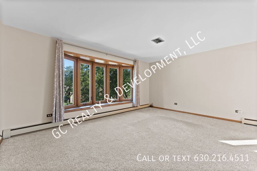 *** 2 BDRM / 1150 SQFT / FREE LAUNDRY ON SITE / TENANTS ONLY PAY ELECTRIC / CENTRAL AC *** property image