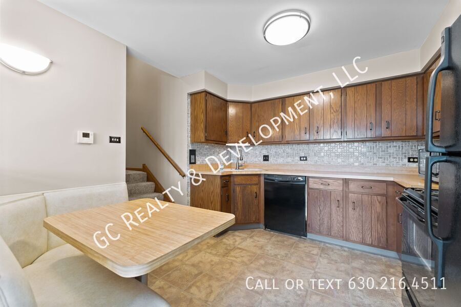 *** 2 BDRM / 1150 SQFT / FREE LAUNDRY ON SITE / TENANTS ONLY PAY ELECTRIC / CENTRAL AC *** property image