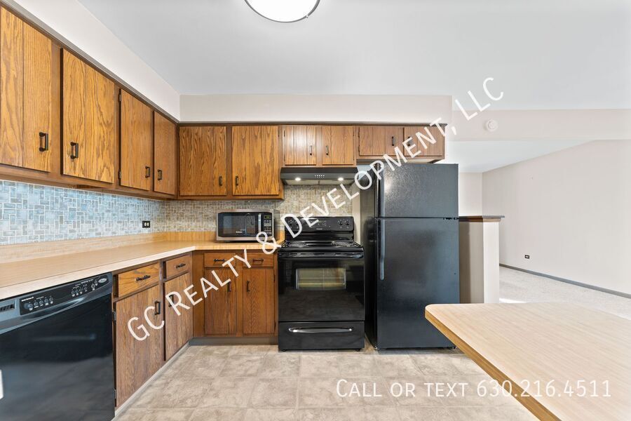 *** 2 BDRM / 1150 SQFT / FREE LAUNDRY ON SITE / TENANTS ONLY PAY ELECTRIC / CENTRAL AC *** property image