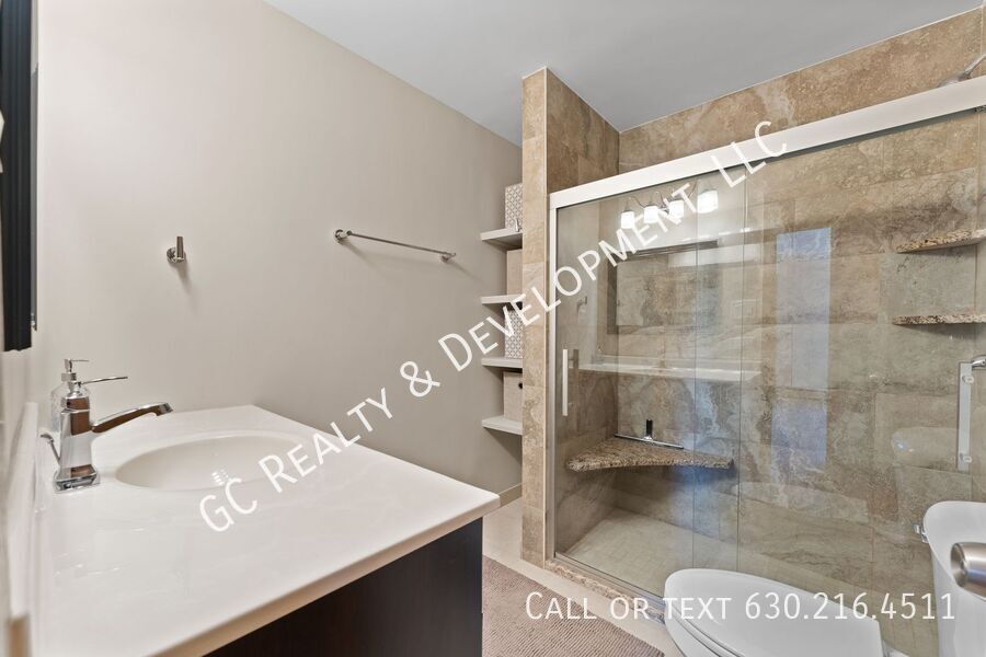 *** 2 BDRM / 1150 SQFT / FREE LAUNDRY ON SITE / TENANTS ONLY PAY ELECTRIC / CENTRAL AC *** property image
