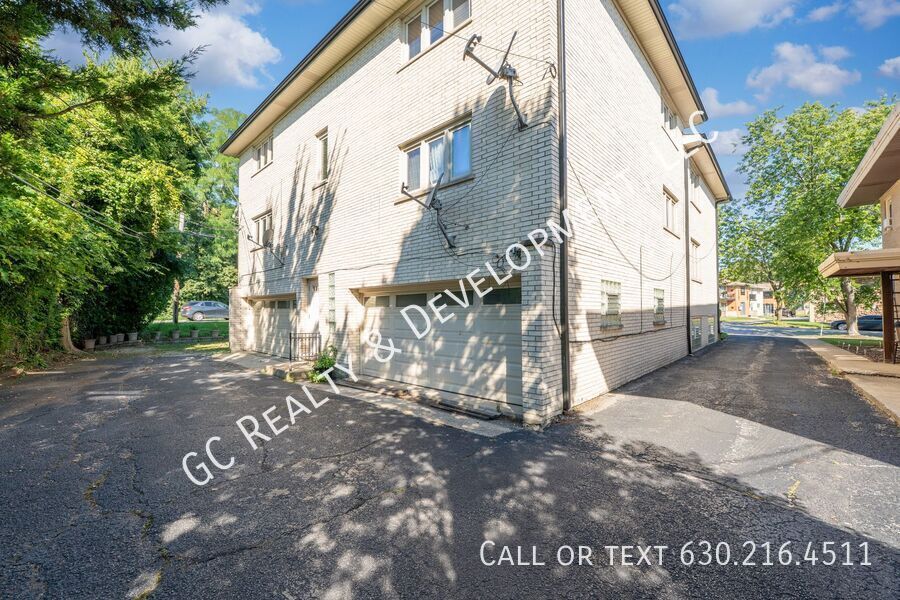 *** 2 BDRM / 1150 SQFT / FREE LAUNDRY ON SITE / TENANTS ONLY PAY ELECTRIC / CENTRAL AC *** property image