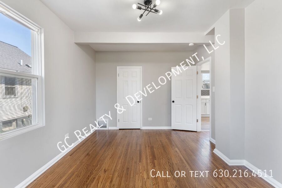 *** 3 BDRM - 2 BTH / BASEMENT / CENTRAL AC / IN UNIT LAUNDRY / WALK TO TRAIN *** property image