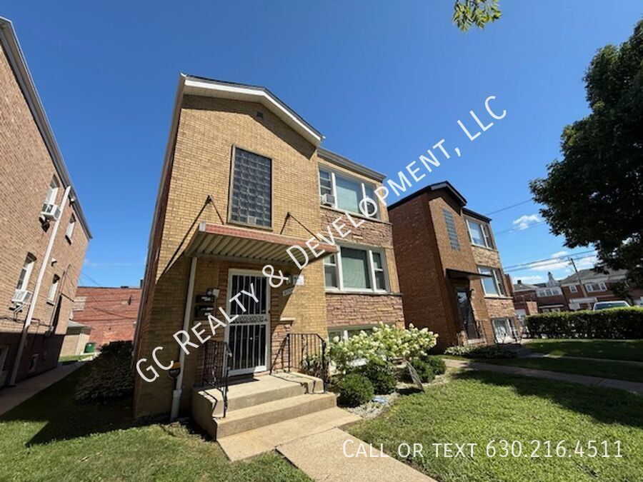 *** 3 BDRM / W&D ON SITE / SHARED GARAGE PARKING / CLOSE TO SHOPPING *** property image