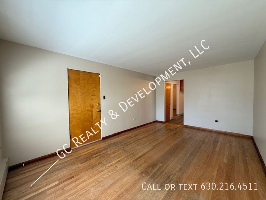 *** 3 BDRM / W&D ON SITE / SHARED GARAGE PARKING / CLOSE TO SHOPPING *** property image