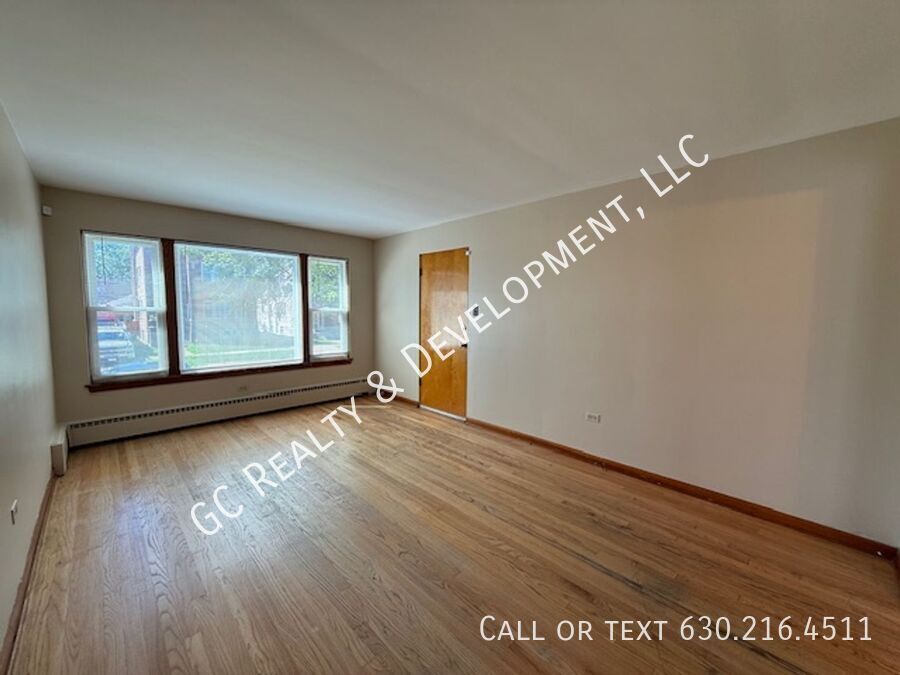 *** 3 BDRM / W&D ON SITE / SHARED GARAGE PARKING / CLOSE TO SHOPPING *** property image