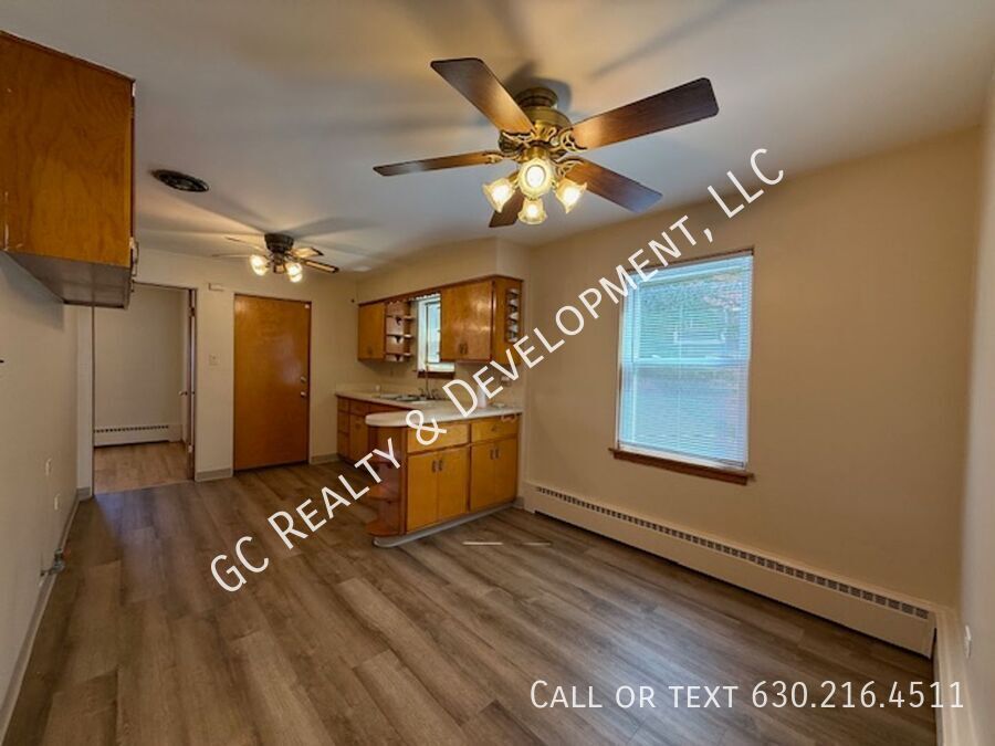 *** 3 BDRM / W&D ON SITE / SHARED GARAGE PARKING / CLOSE TO SHOPPING *** property image