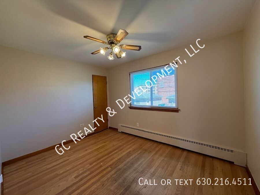 *** 3 BDRM / W&D ON SITE / SHARED GARAGE PARKING / CLOSE TO SHOPPING *** property image