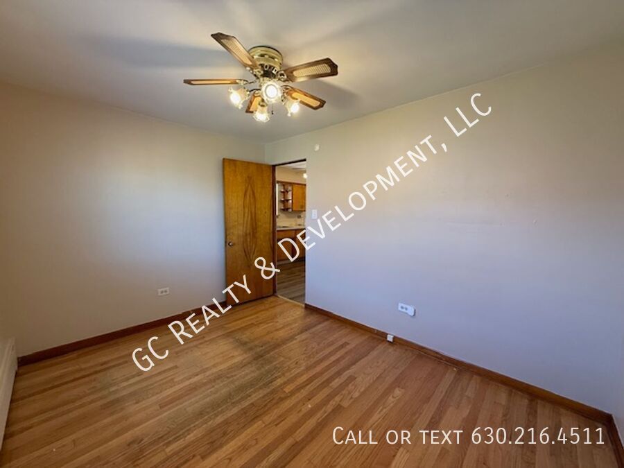 *** 3 BDRM / W&D ON SITE / SHARED GARAGE PARKING / CLOSE TO SHOPPING *** property image