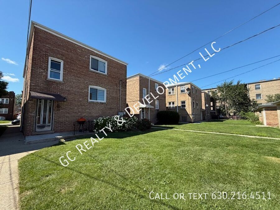 *** 3 BDRM / W&D ON SITE / SHARED GARAGE PARKING / CLOSE TO SHOPPING *** property image