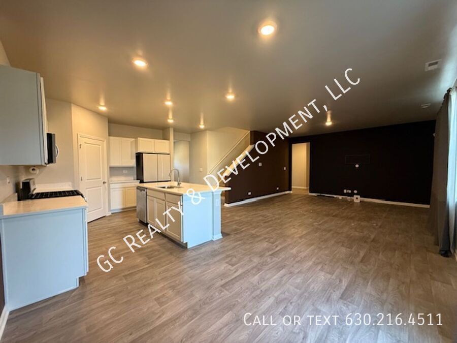 *** NEWER CONSTRUCTION / 4 BDRM - 2.5 BTH / FENCED YARD / IN UNIT LAUNDRY / SOLAR PANELS & TESLA CHARGER *** property image