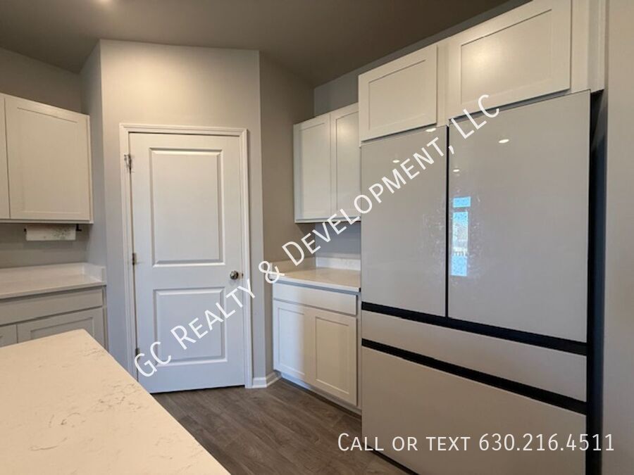 *** NEWER CONSTRUCTION / 4 BDRM - 2.5 BTH / FENCED YARD / IN UNIT LAUNDRY / SOLAR PANELS & TESLA CHARGER *** property image