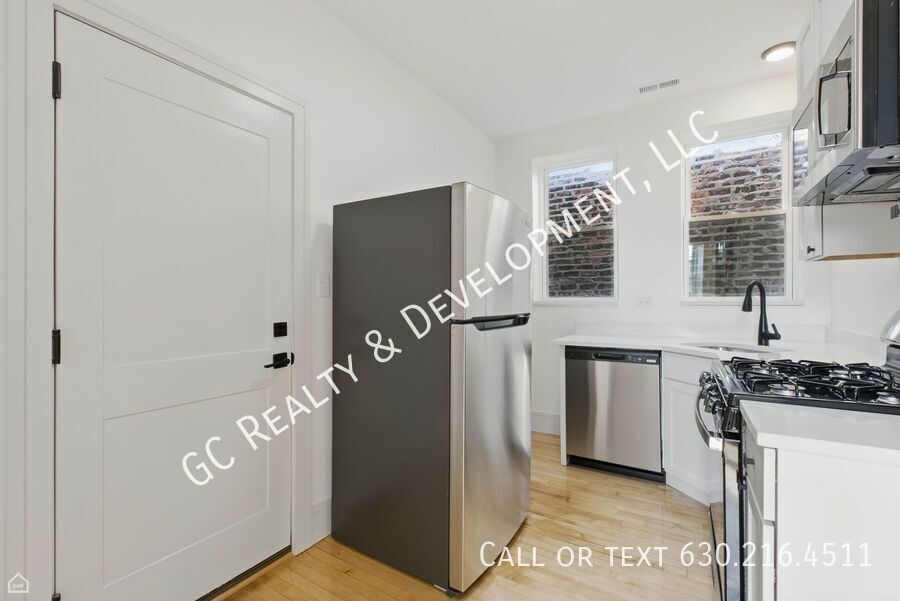 *** 1 MO RENT FREE / FULLY RENOVATED / CENTRAL AC / LAUNDRY HOOKUPS IN UNIT / WALK TO TRAIN / 1 PARKING SPOT *** property image