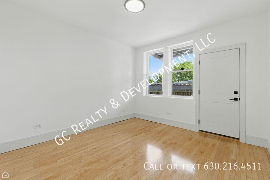 *** 1 MO RENT FREE / FULLY RENOVATED / CENTRAL AC / LAUNDRY HOOKUPS IN UNIT / WALK TO TRAIN / 1 PARKING SPOT *** property image