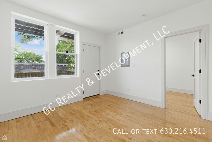 *** 1 MO RENT FREE / FULLY RENOVATED / CENTRAL AC / LAUNDRY HOOKUPS IN UNIT / WALK TO TRAIN / 1 PARKING SPOT *** property image