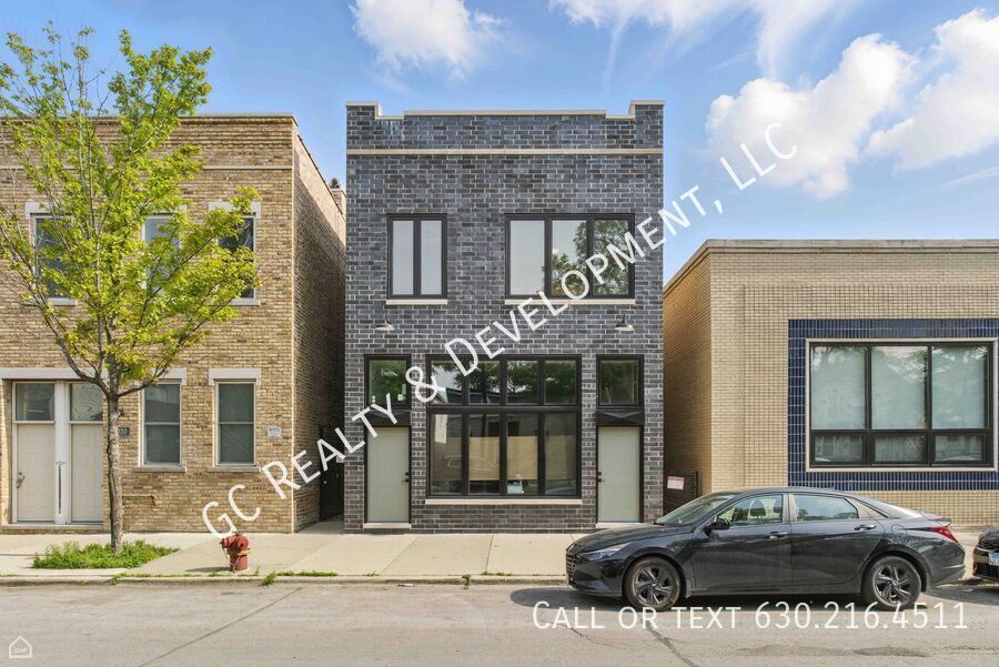 *** 1 MO RENT FREE / FULLY RENOVATED / CENTRAL AC / 3 BDRM - 2 BTH / LAUNDRY HOOKUPS IN UNIT / WALK TO TRAIN  *** property image