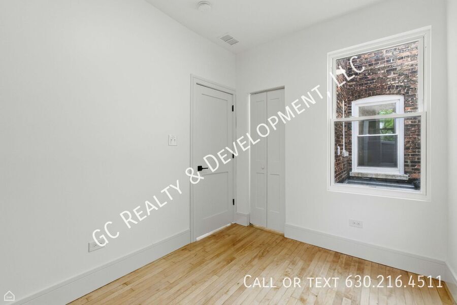 *** 1 MO RENT FREE / FULLY RENOVATED / CENTRAL AC / 3 BDRM - 2 BTH / LAUNDRY HOOKUPS IN UNIT / WALK TO TRAIN  *** property image