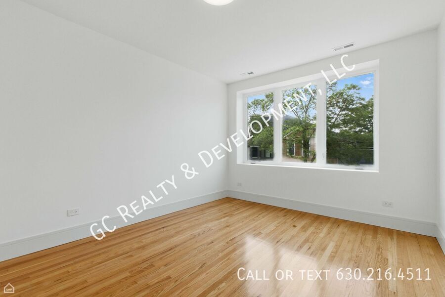 *** 1 MO RENT FREE / FULLY RENOVATED / CENTRAL AC / 3 BDRM - 2 BTH / LAUNDRY HOOKUPS IN UNIT / WALK TO TRAIN  *** property image