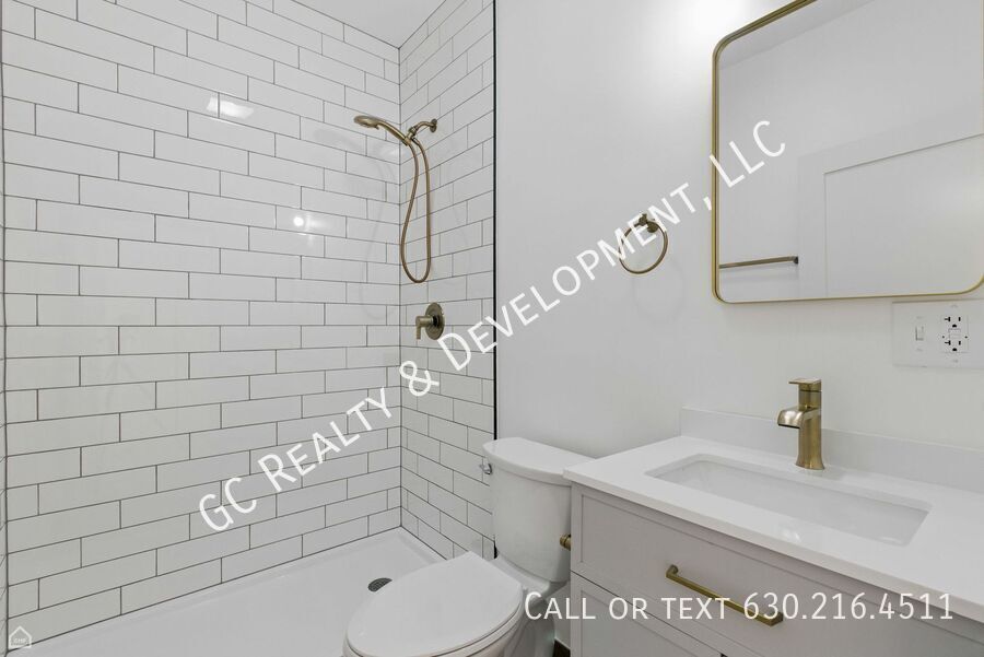 *** 1 MO RENT FREE / FULLY RENOVATED / CENTRAL AC / 3 BDRM - 2 BTH / LAUNDRY HOOKUPS IN UNIT / WALK TO TRAIN  *** property image