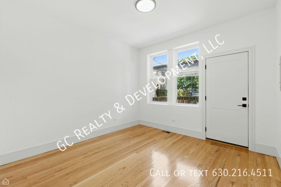 *** 1 MO RENT FREE / FULLY RENOVATED / CENTRAL AC / LAUNDRY HOOKUPS IN UNIT / WALK TO TRAIN / 1 PARKING SPOT *** property image