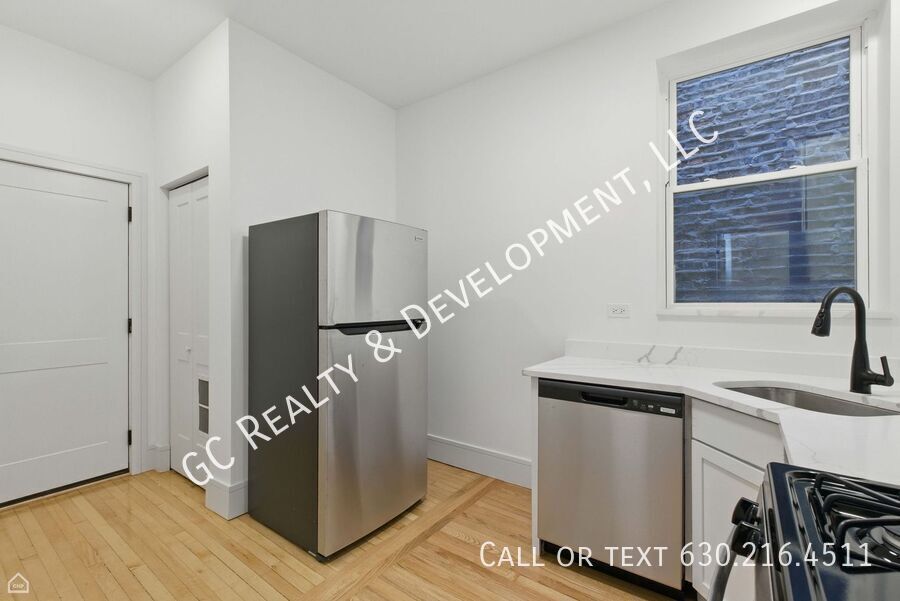 *** 1 MO RENT FREE / FULLY RENOVATED / CENTRAL AC / LAUNDRY HOOKUPS IN UNIT / WALK TO TRAIN / 1 PARKING SPOT *** property image