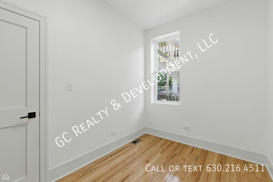 *** 1 MO RENT FREE / FULLY RENOVATED / CENTRAL AC / LAUNDRY HOOKUPS IN UNIT / WALK TO TRAIN / 1 PARKING SPOT *** property image