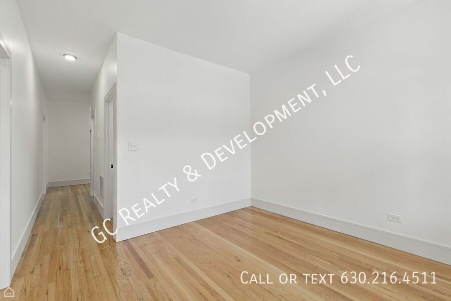 *** 1 MO RENT FREE / FULLY RENOVATED / CENTRAL AC / LAUNDRY HOOKUPS IN UNIT / WALK TO TRAIN / 1 PARKING SPOT *** property image