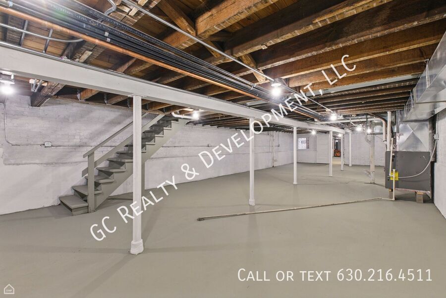 *** 1 MO RENT FREE / FULLY RENOVATED / CENTRAL AC / LAUNDRY HOOKUPS IN UNIT / WALK TO TRAIN / 1 PARKING SPOT *** property image