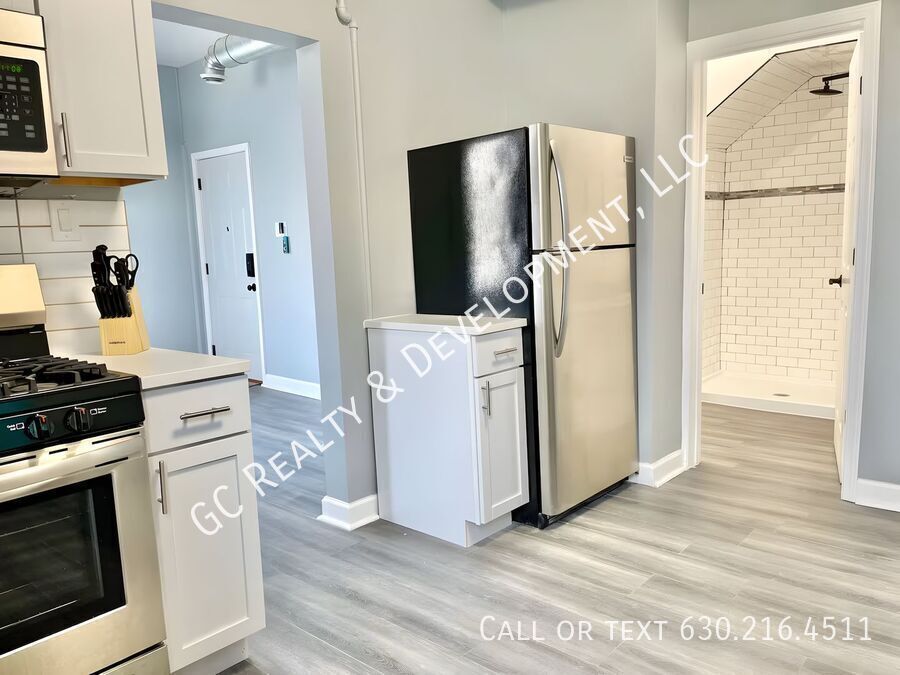 *** 1 MONTH FREE / PET FRIENDLY / FREE LAUNDRY ON SITE / CENTRAL AC / WIFI INCLUDED / WALK TO TRAIN *** property image