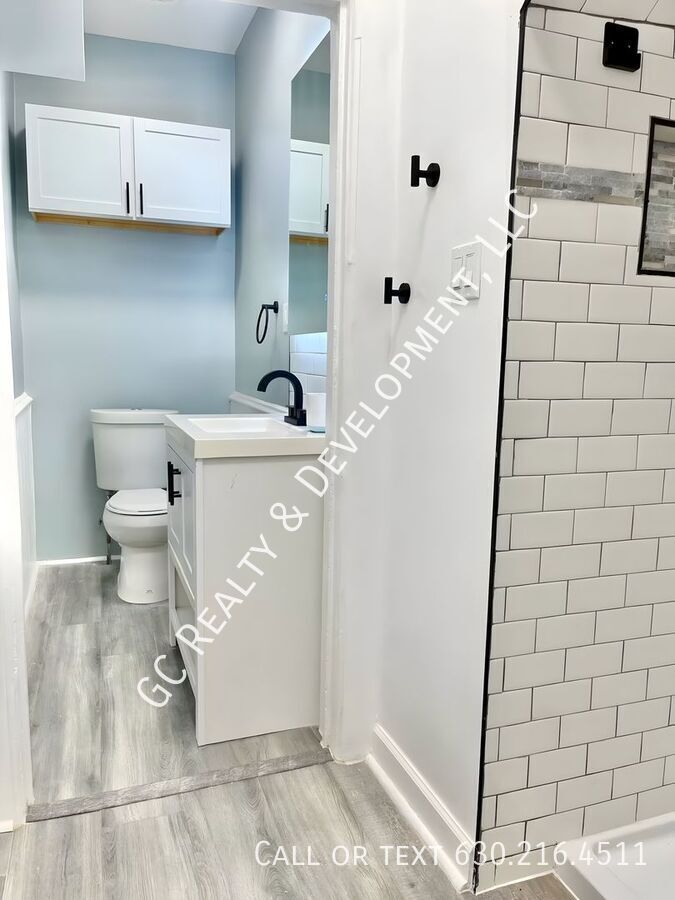 *** 1 MONTH FREE / PET FRIENDLY / FREE LAUNDRY ON SITE / CENTRAL AC / WIFI INCLUDED / WALK TO TRAIN *** property image