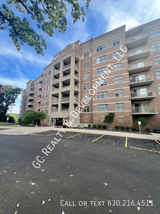 *** BEST VIEWS / 2 BDRM - 2 BTH / IN UNIT LAUNDRY / HEATED PARKING / POOL *** property image