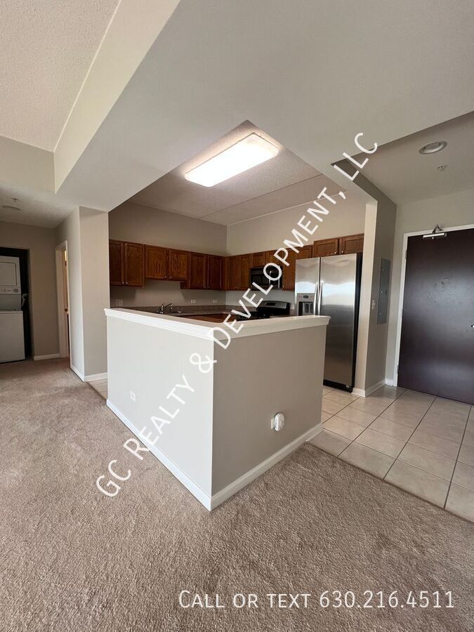 *** BEST VIEWS / 2 BDRM - 2 BTH / IN UNIT LAUNDRY / HEATED PARKING / POOL *** property image