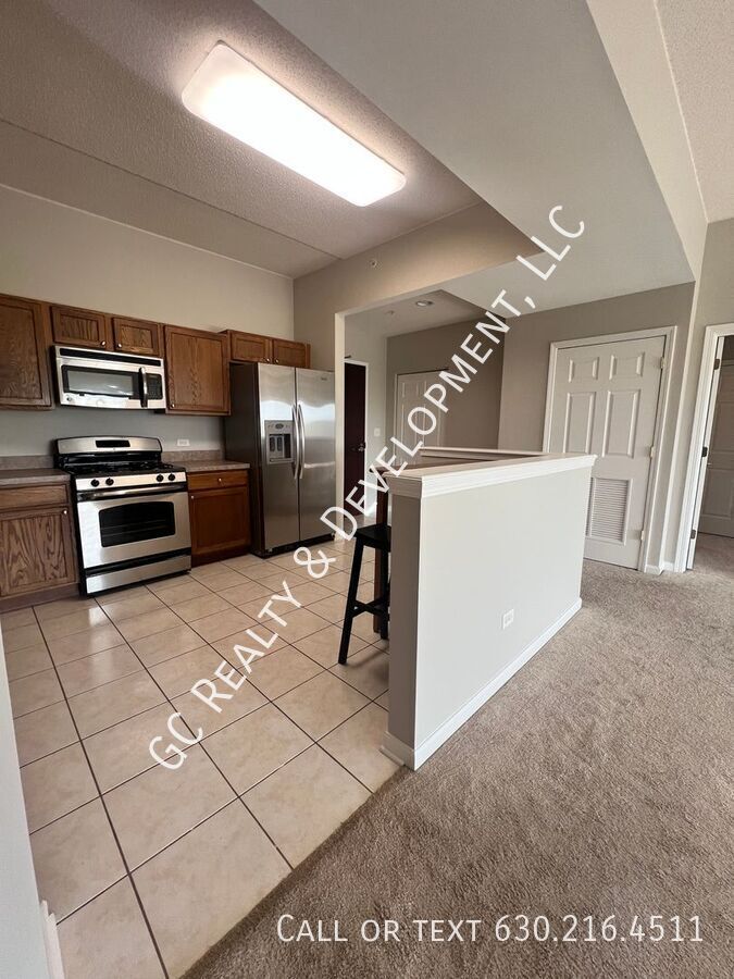 *** BEST VIEWS / 2 BDRM - 2 BTH / IN UNIT LAUNDRY / HEATED PARKING / POOL *** property image