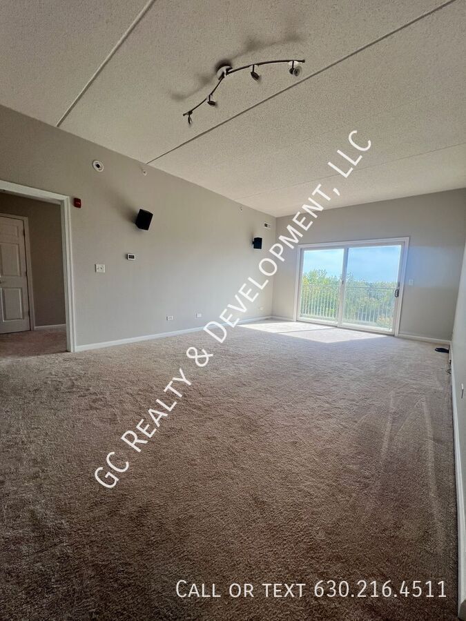 *** BEST VIEWS / 2 BDRM - 2 BTH / IN UNIT LAUNDRY / HEATED PARKING / POOL *** property image