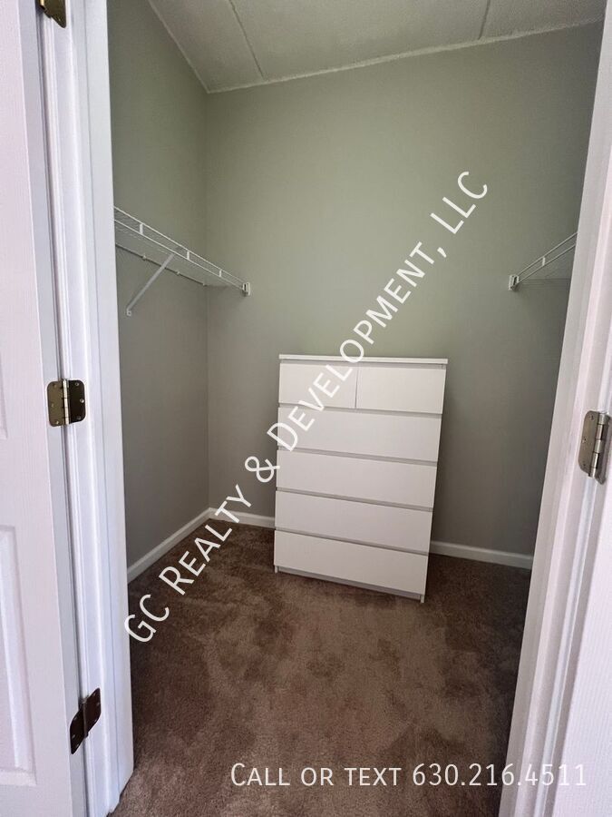 *** BEST VIEWS / 2 BDRM - 2 BTH / IN UNIT LAUNDRY / HEATED PARKING / POOL *** property image