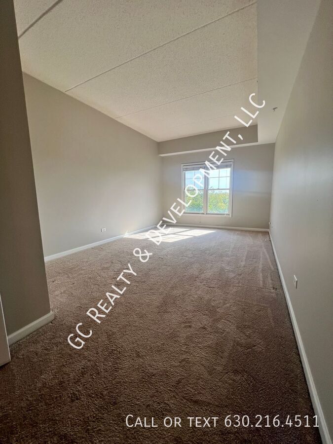 *** BEST VIEWS / 2 BDRM - 2 BTH / IN UNIT LAUNDRY / HEATED PARKING / POOL *** property image