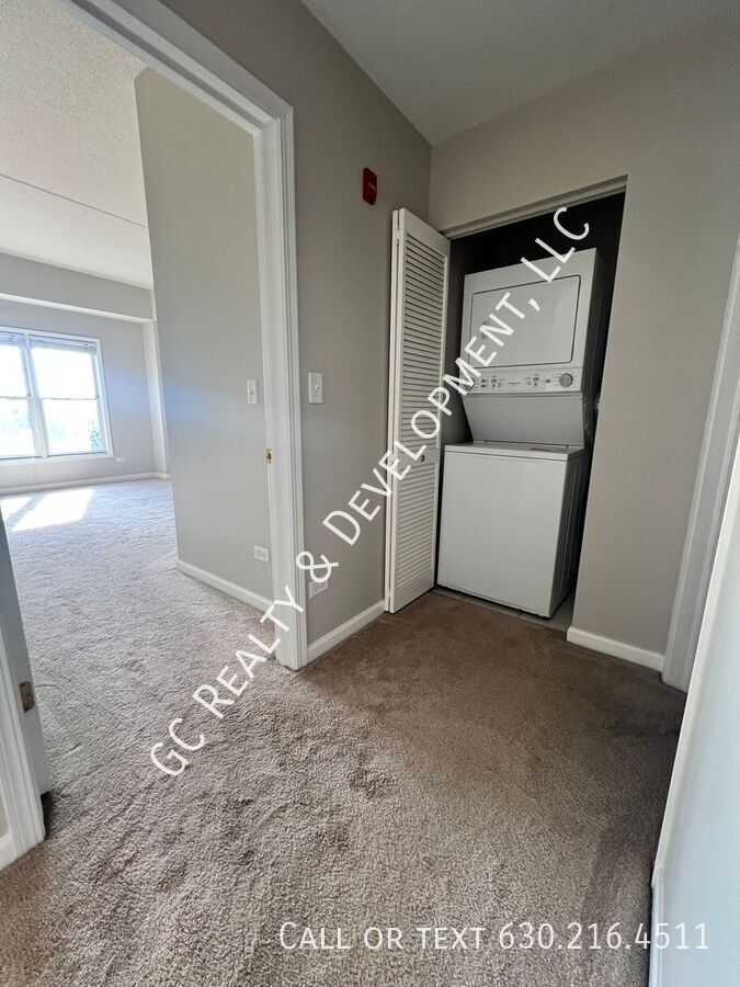 *** BEST VIEWS / 2 BDRM - 2 BTH / IN UNIT LAUNDRY / HEATED PARKING / POOL *** property image