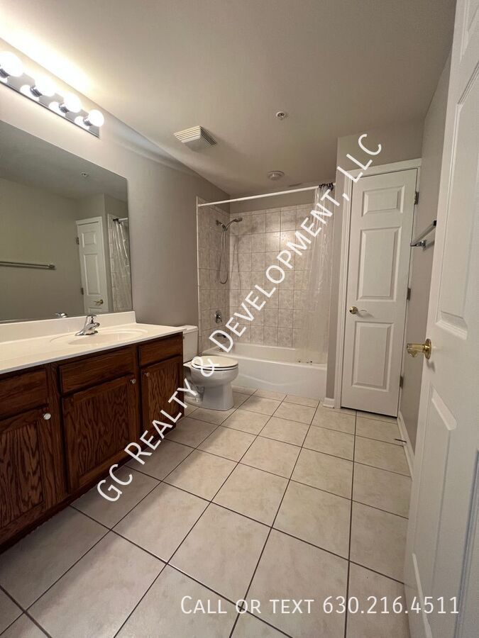 *** BEST VIEWS / 2 BDRM - 2 BTH / IN UNIT LAUNDRY / HEATED PARKING / POOL *** property image