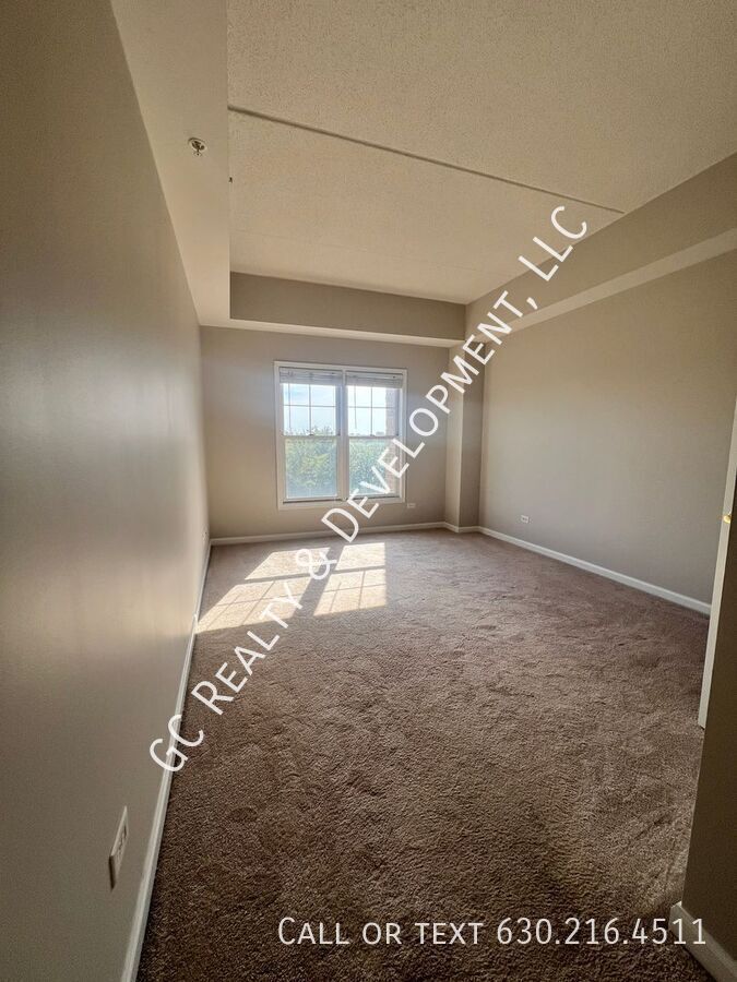 *** BEST VIEWS / 2 BDRM - 2 BTH / IN UNIT LAUNDRY / HEATED PARKING / POOL *** property image