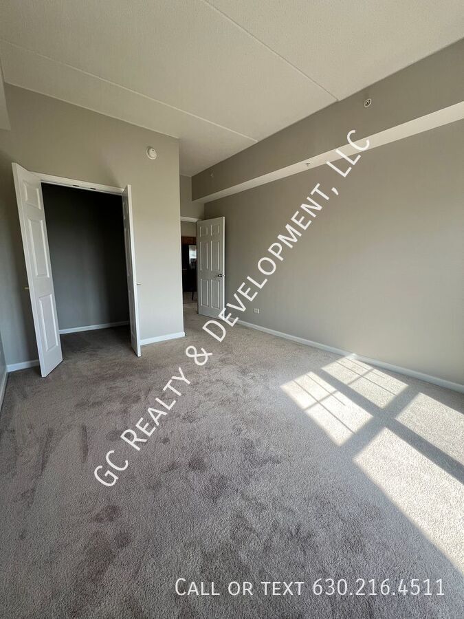 *** BEST VIEWS / 2 BDRM - 2 BTH / IN UNIT LAUNDRY / HEATED PARKING / POOL *** property image