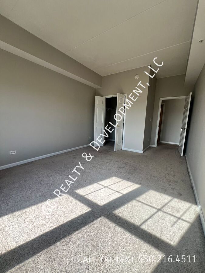 *** BEST VIEWS / 2 BDRM - 2 BTH / IN UNIT LAUNDRY / HEATED PARKING / POOL *** property image