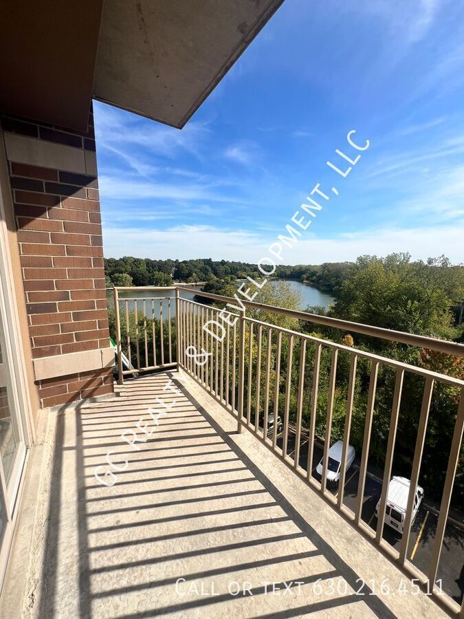 *** BEST VIEWS / 2 BDRM - 2 BTH / IN UNIT LAUNDRY / HEATED PARKING / POOL *** property image