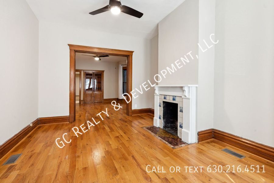 *** ​WRIGLEYVILLE LOCATION / FULLY UPDATED / 3 BDRM / APPL INCL / CENTRAL AIR *** property image
